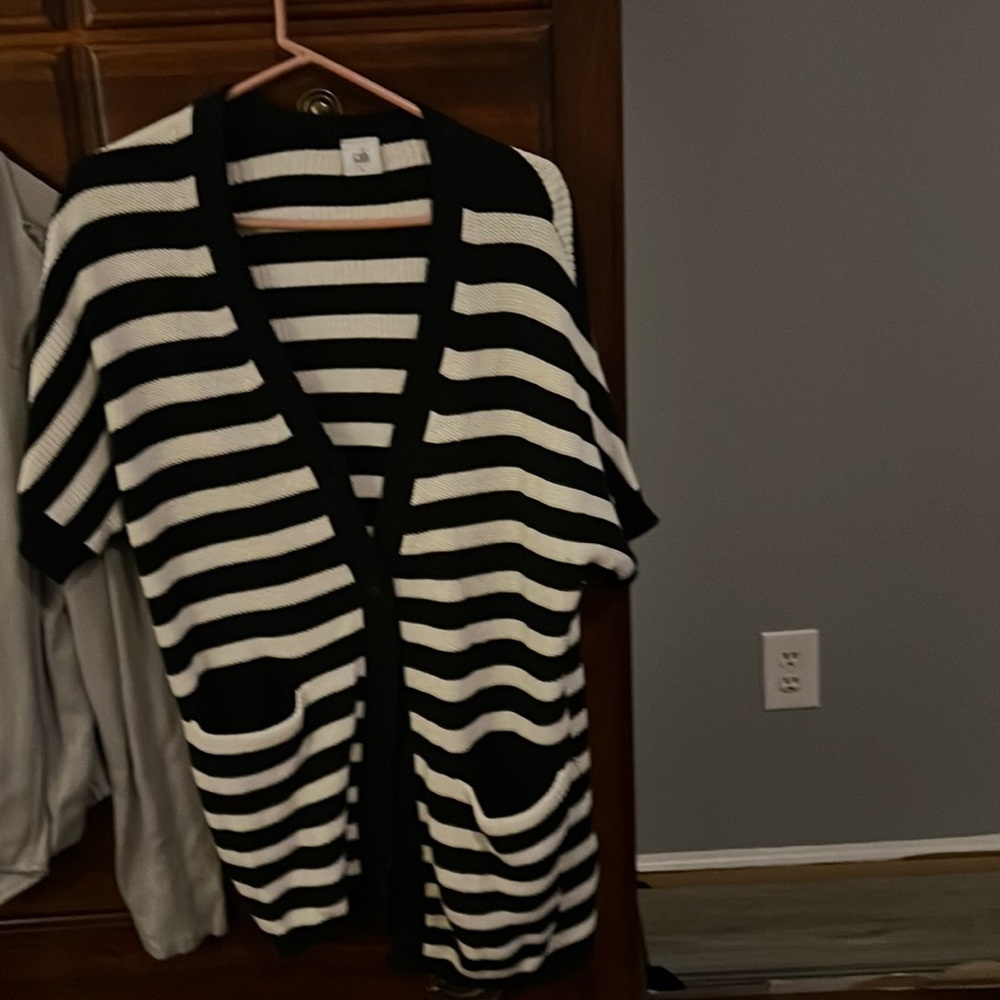 Cabi button down short sleeve sweater with pockets